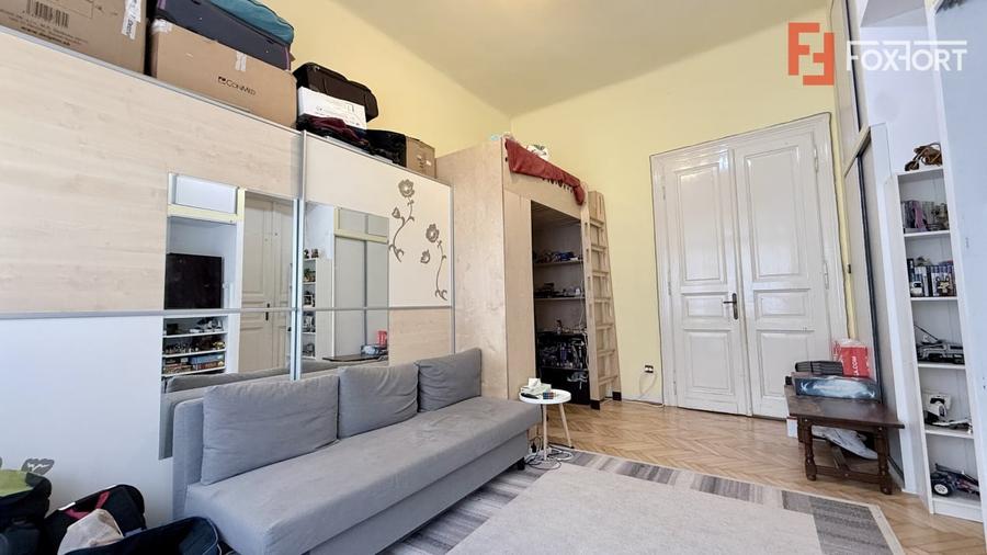 Apartament cu 4 camere circular, mobilat în P-ța Maria