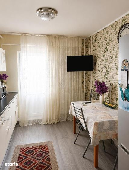 Apartament cu 3 camere decomandat în Găvana