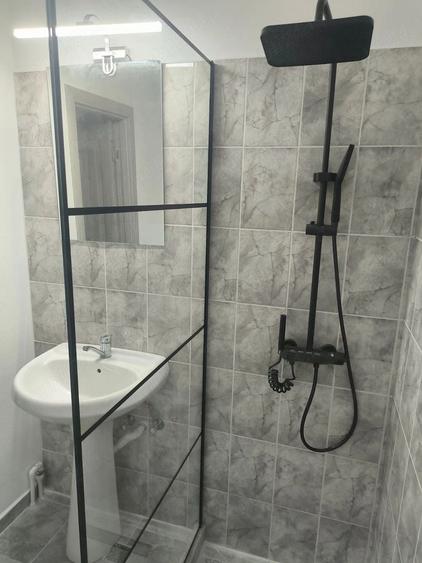 Apartament cu 3 camere semidecomandat în Alexandru Obregia
