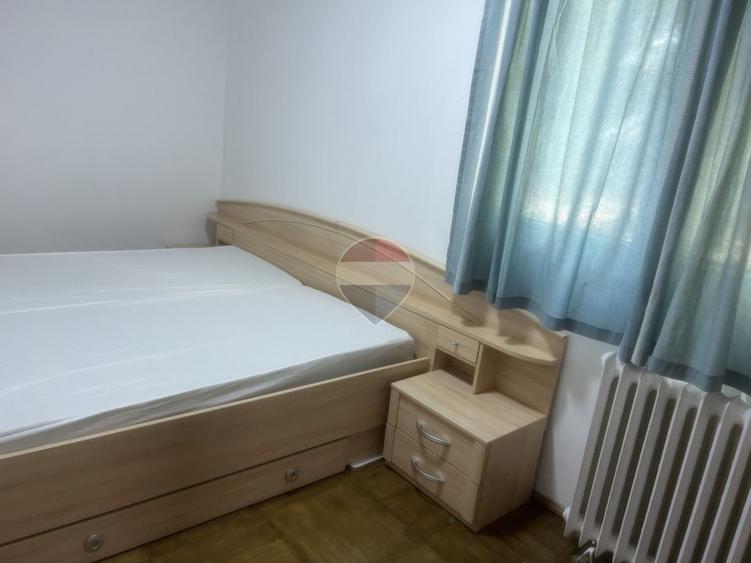 Apartament cu 3 camere decomandat, mobilat în Aurel Vlaicu