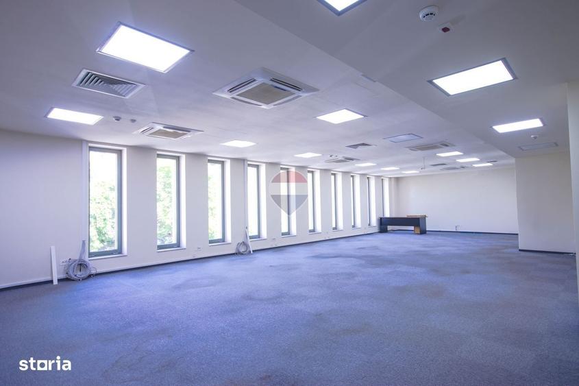 Spațiu comercial, de 330 mp, în Central