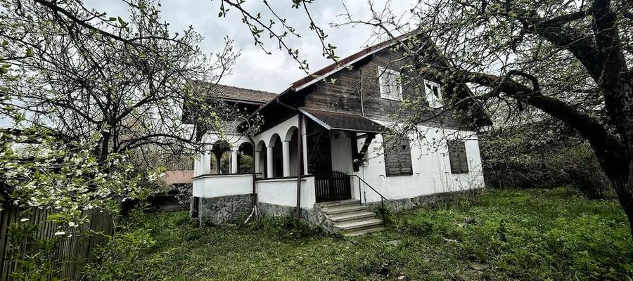 Casă cu Teren 593 Mp în Central