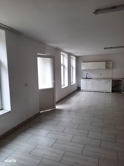 Spațiu comercial, de 100 mp, în Central