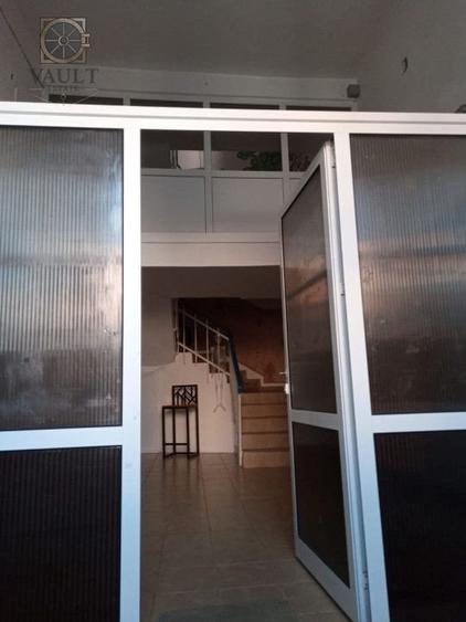 Casă individuală cu 12 camere cu Canalizare în Tineretului