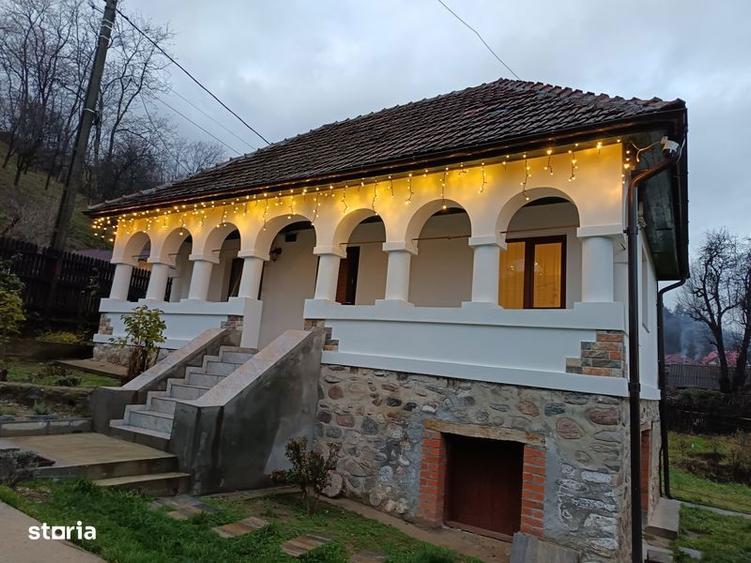 Casă cu 2 camere cu Teren 60 Mp în Corbeni