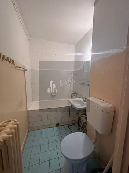 Garsonieră decomandată în Titan