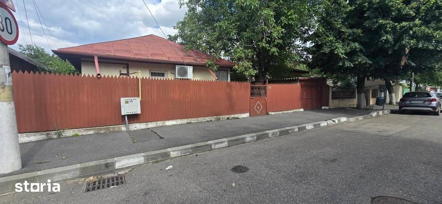 Casă cu 5 camere cu Teren 600 Mp în Andronache