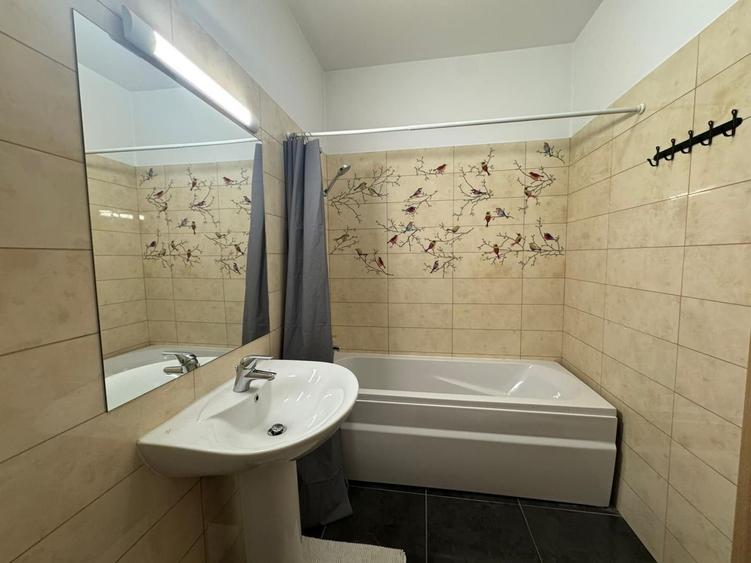 Apartament cu 2 camere semidecomandat, mobilat în Băneasa
