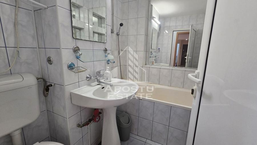 Apartament cu 4 camere semidecomandat în Circumvalațiunii