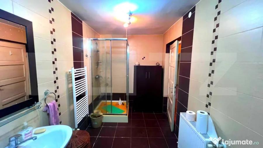 Casă cu 5 camere cu Teren 250 Mp în Central