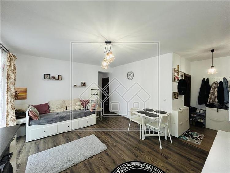 Apartament cu 3 camere nedecomandat în Șelimbăr