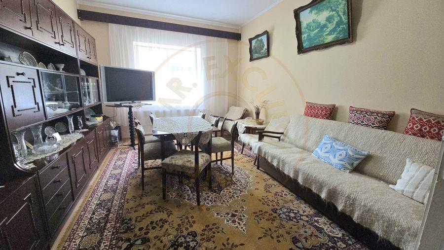 Casa cocheta cu 3 camere de vanzare, chiar in inima orasului Satu Mare! - 1