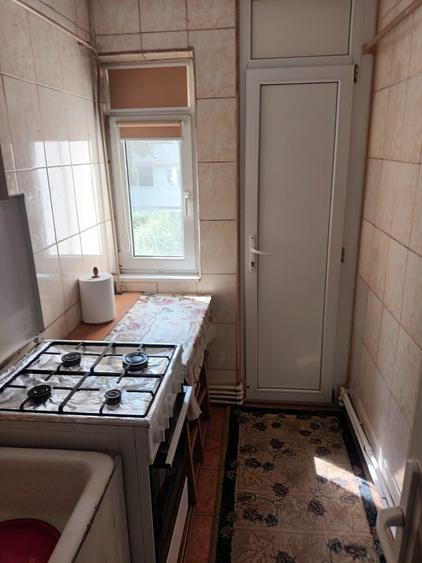 Apartament cu 3 camere semidecomandat în Viziru 1