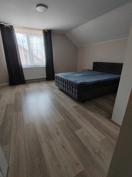 Apartament cu 3 camere semidecomandat în Florești