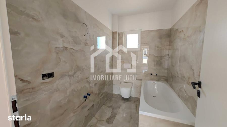 Casă cu 5 camere cu Teren 500 Mp în Jucu