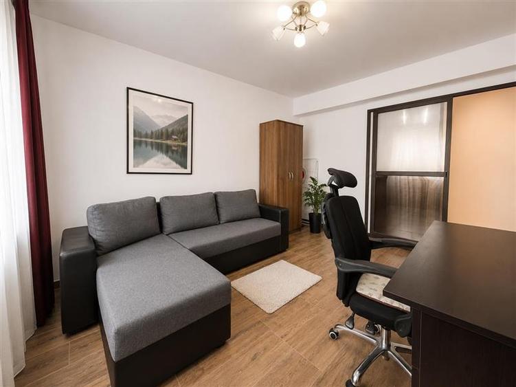 Apartament cu 2 camere decomandat, mobilat în Tractorul