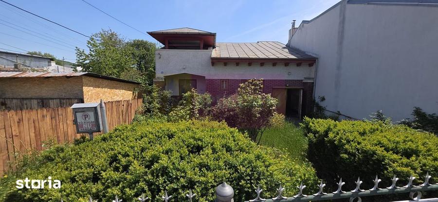 Casă cu 3 camere cu Canalizare în Central
