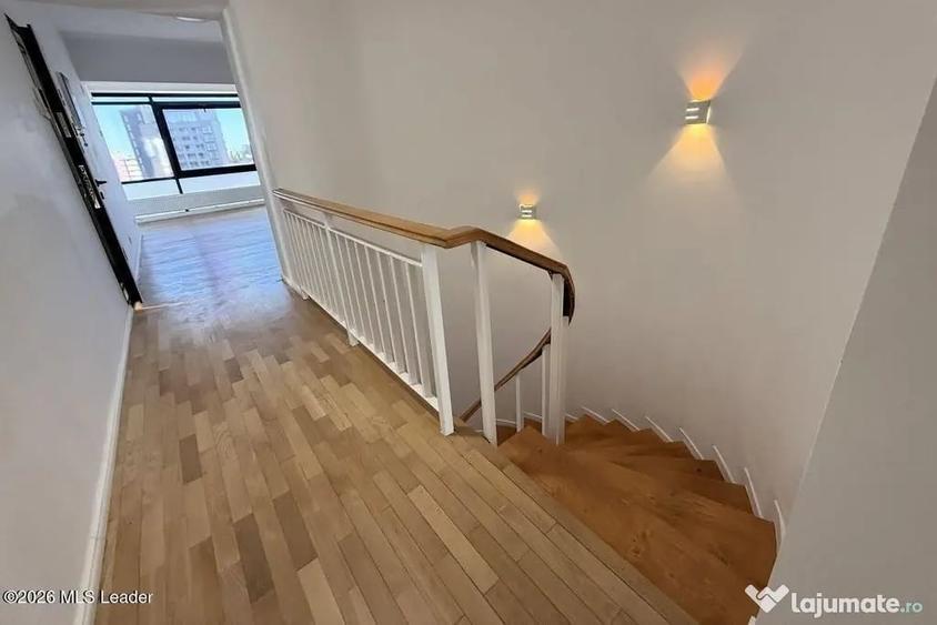 Apartament cu 6 camere decomandat în Polonă