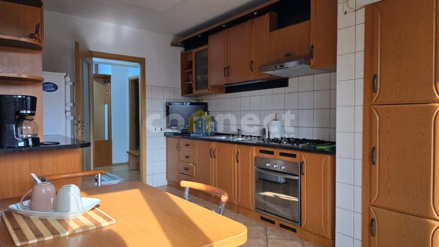 Apartament cu 4 camere decomandat, mobilat în Central