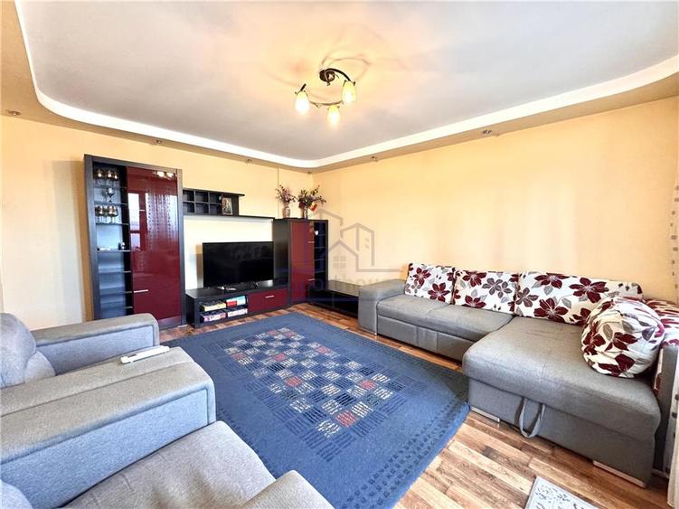 Apartament cu 3 camere decomandat în Cantacuzino