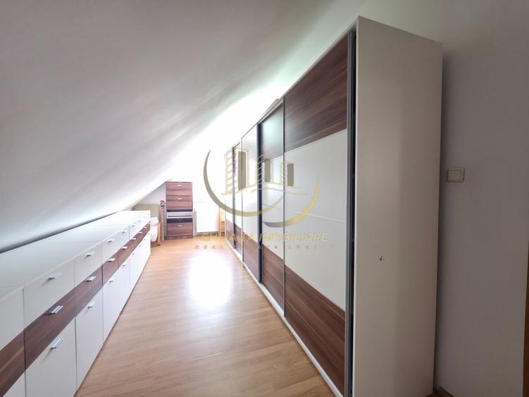Apartament cu 4 camere decomandat în Central