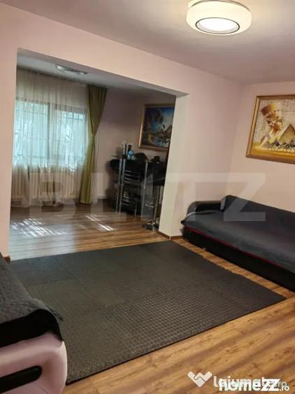 Apartament cu 3 camere semidecomandat în Central