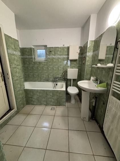Casă cu 3 camere decomandat în Exterior Vest