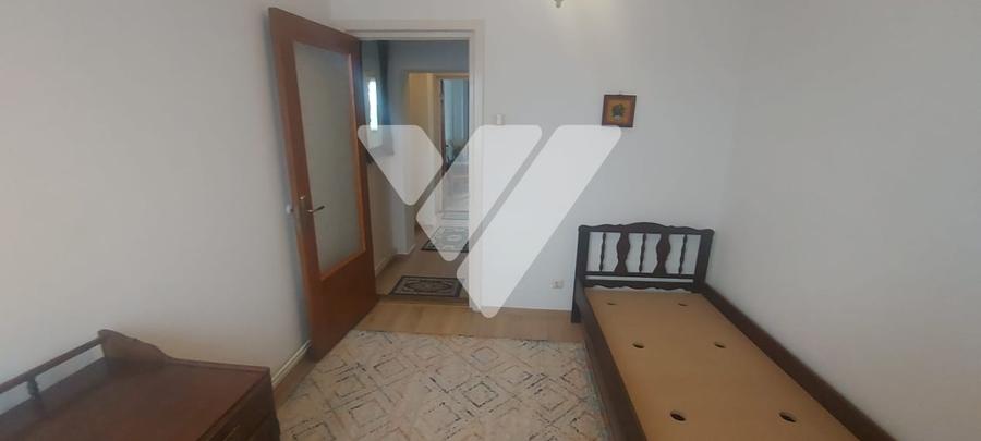 Apartament cu 5 camere decomandat, mobilat în Central