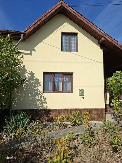 Vand casa tip duplex cu anexa si teren