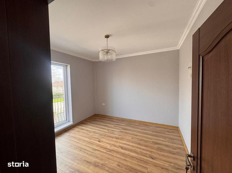 Casă cu 4 camere în Lumina