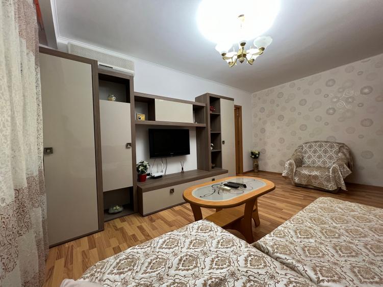 Apartament cu 2 camere semidecomandat în P-ța Victoriei