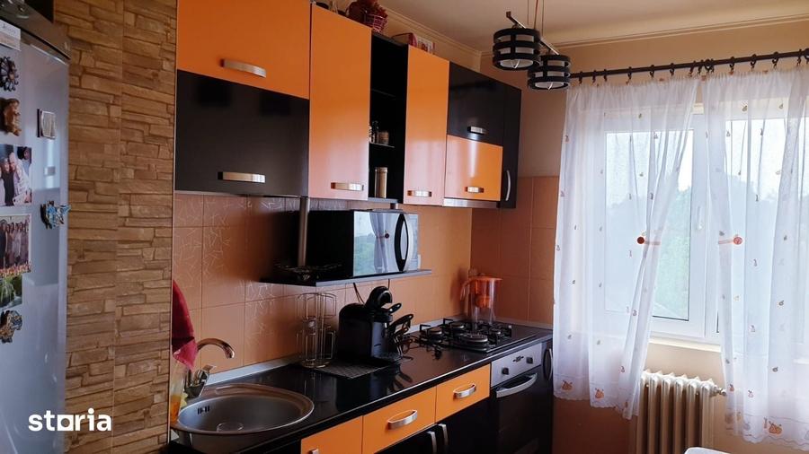 Apartament cu 3 camere decomandat în Inel II