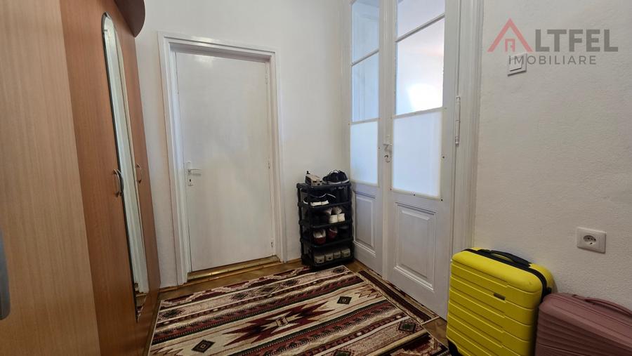 Apartament cu 3 camere semidecomandat în Central