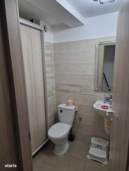 Apartament cu 3 camere semidecomandat în Fundeni