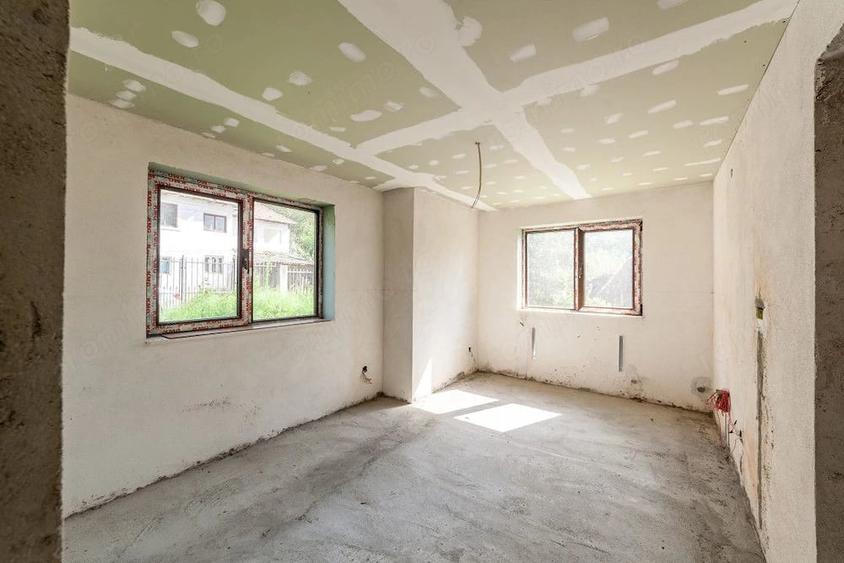 Casă cu Teren 1012 Mp în Merișani