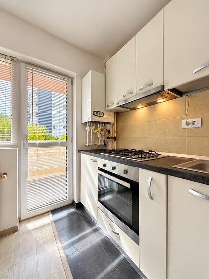 Apartament cu 2 camere semidecomandat, mobilat în Apărătorii Patriei