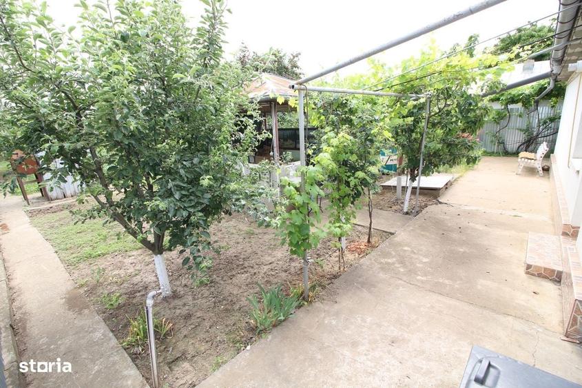 Casă cu 3 camere în Vânători