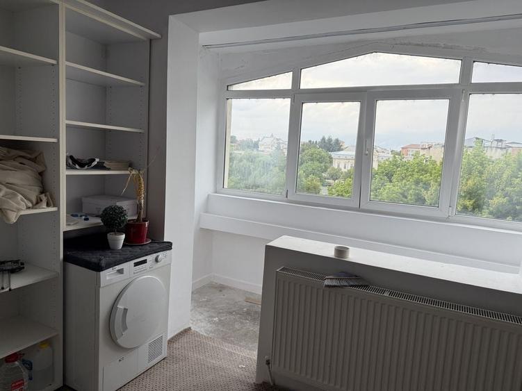 Apartament cu 3 camere decomandat în Caracal