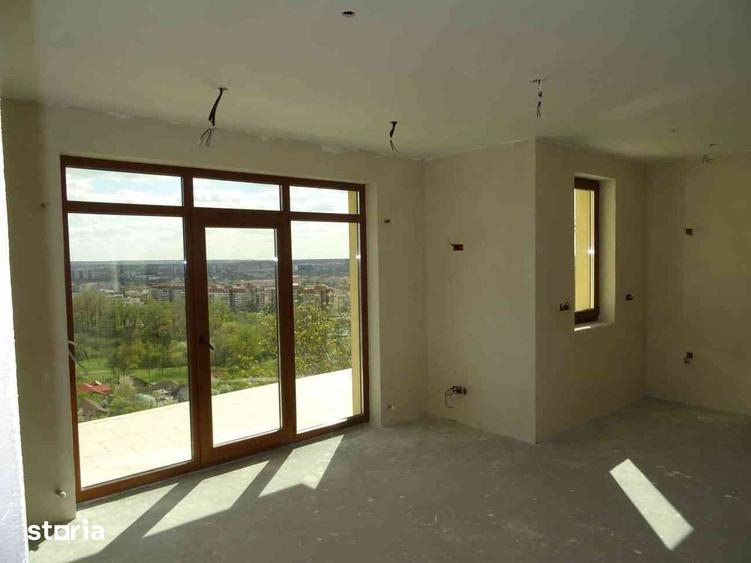 Casă cu 5 camere cu Teren 640 Mp în Central