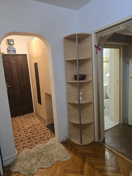 Apartament cu 2 camere semidecomandat în Olteniței