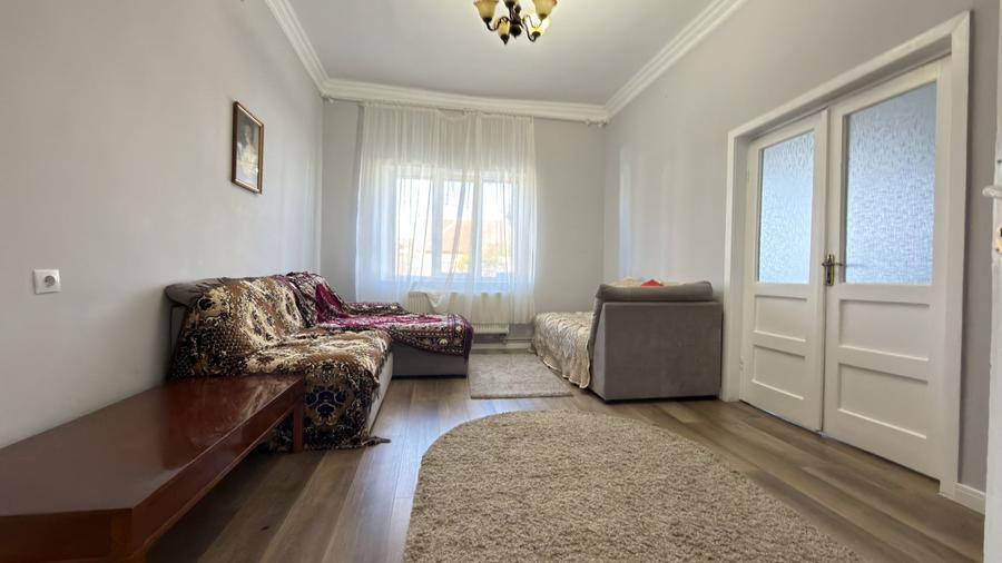 Casă individuală cu 7 camere cu Canalizare în Girocului