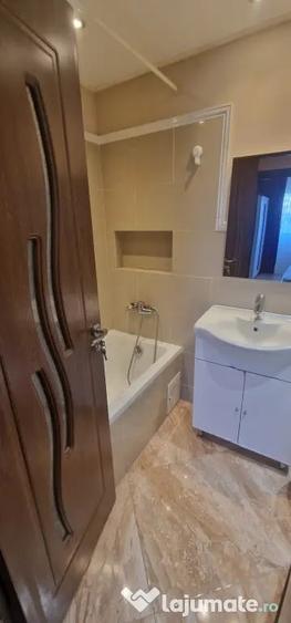 Apartament cu 2 camere decomandat în Titan