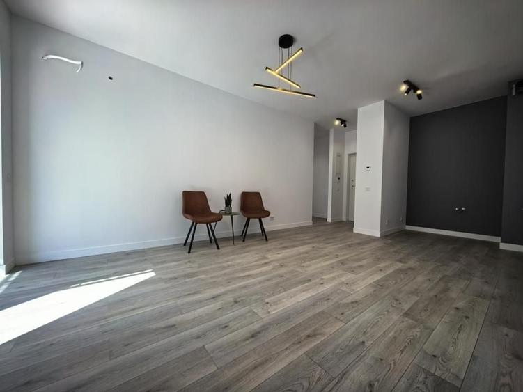 Apartament cu 3 camere semidecomandat în Baza 3