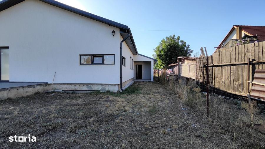 Casă cu 3 camere cu Teren 445 Mp în Zimandu Nou