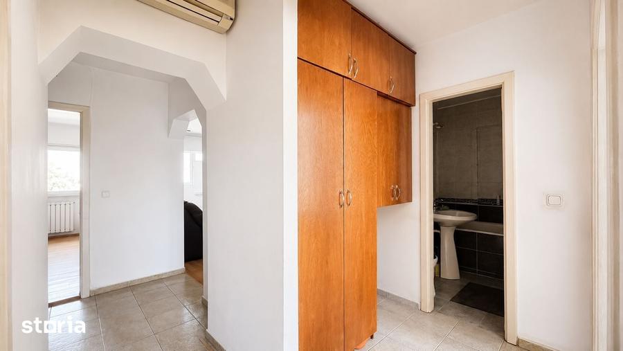 Apartament cu 4 camere decomandat în Lunei