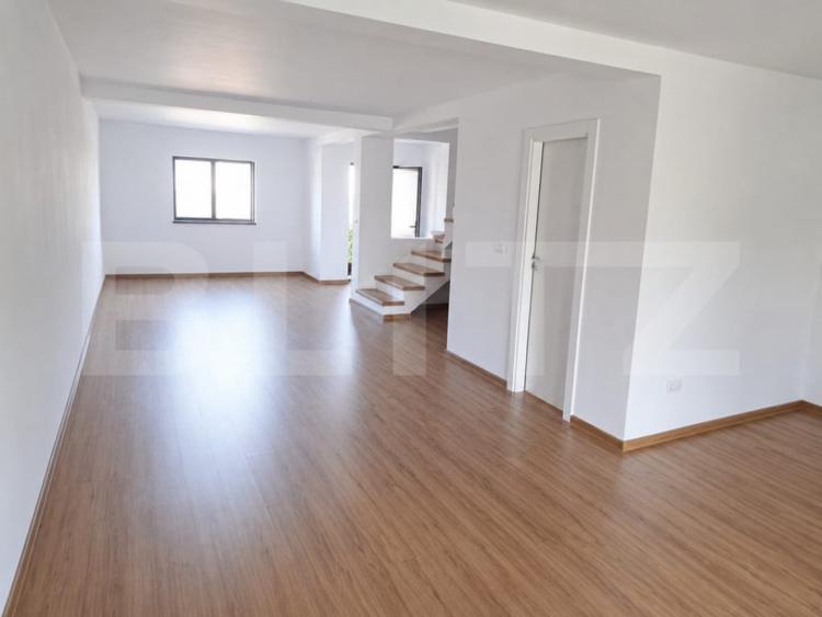 Casă cu 4 camere cu Teren 250 Mp în Leamna de Jos