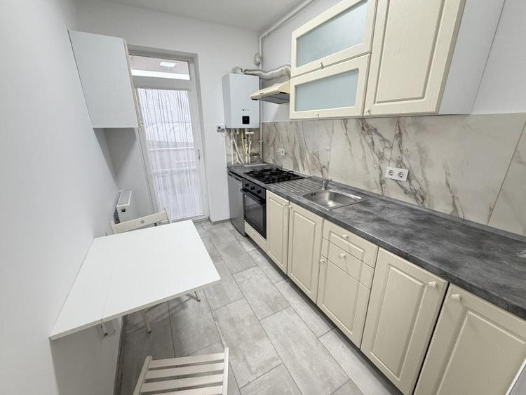 Apartament cu 2 camere decomandat, mobilat în Broscărie
