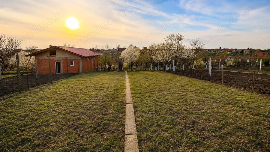 Casă cu Teren 1348 Mp în Giarmata