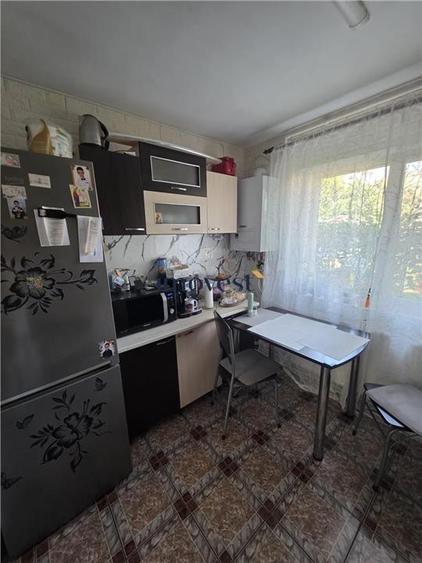 Apartament cu 3 camere decomandat în Micro 16