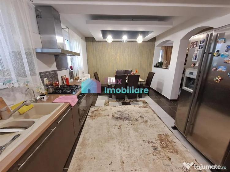 Casă cu 7 camere cu Teren 2000 Mp în Șcheia